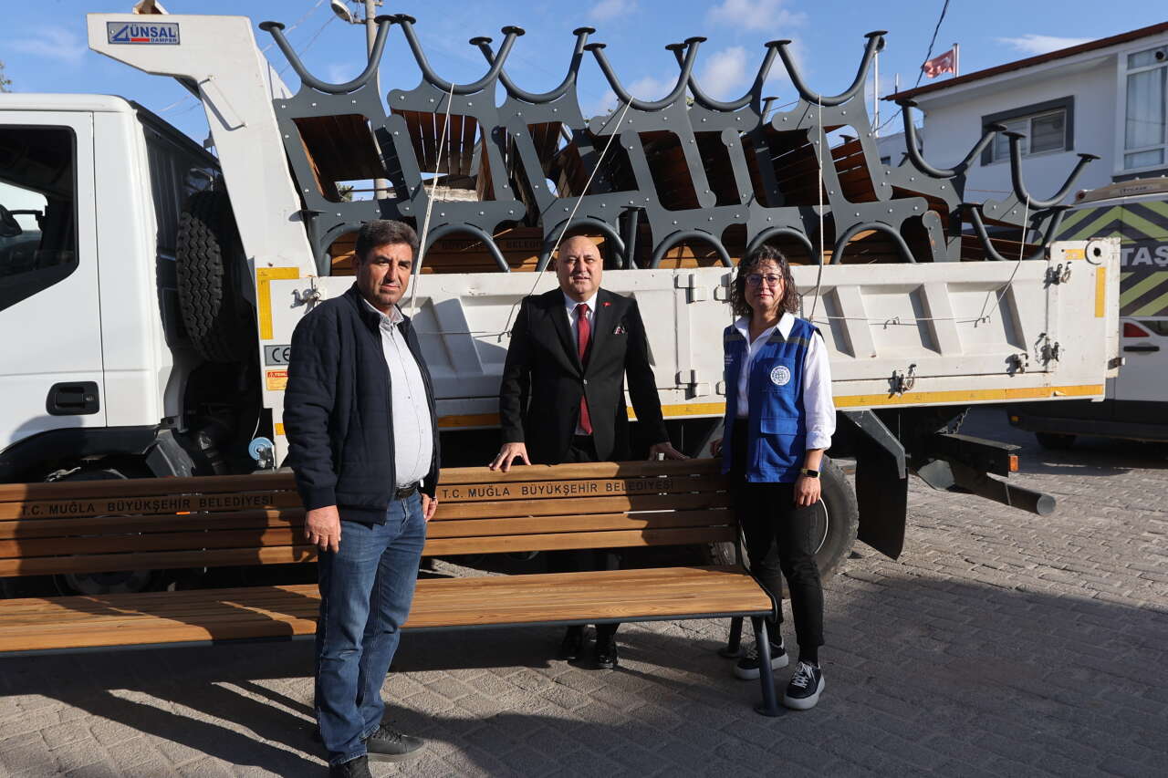 Büyükşehir, 13 İlçede Oyun Alanı ve Peyzaj Donatısını Güçlendiriyor 4